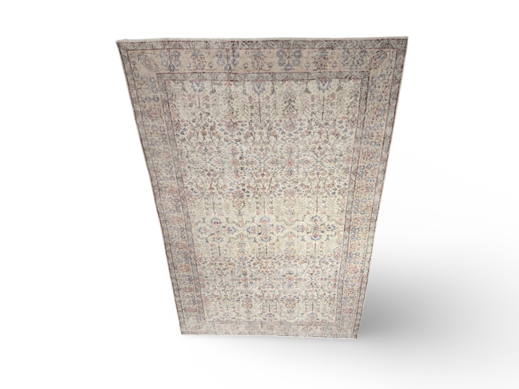 Carpet vintage creme with flower design 314x197