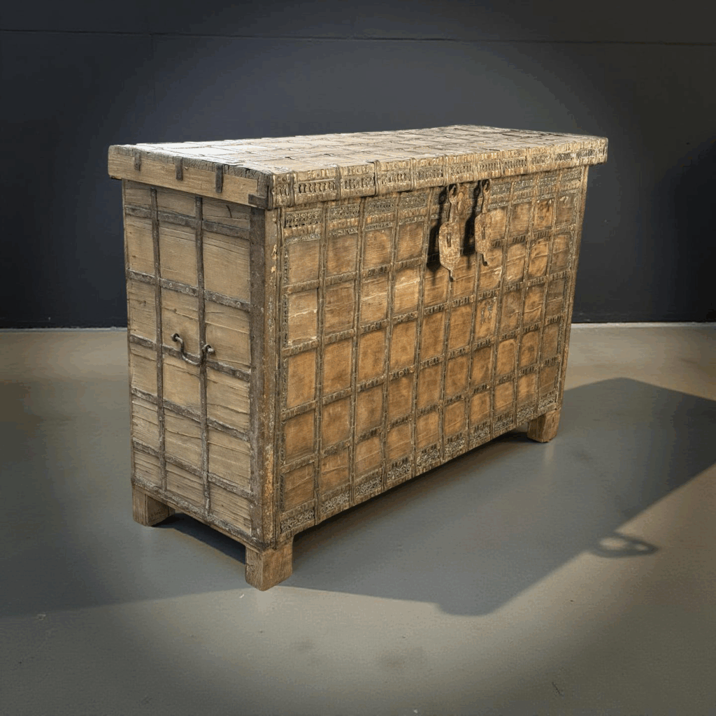 Wd wandkist brass 155x58x106